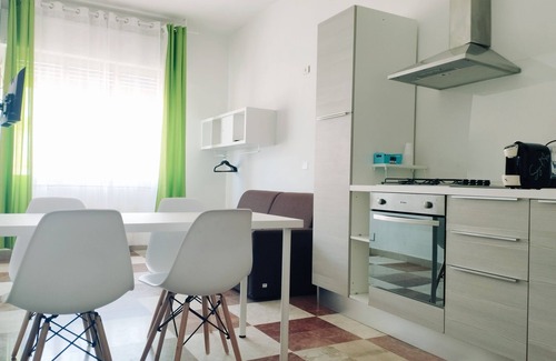 Comiso Apartment | Monolocale con divano letto e cucina
