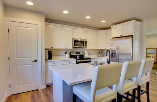 Monroe Apartment | Monroe Apartment Near Evergreen State Fairgrounds!