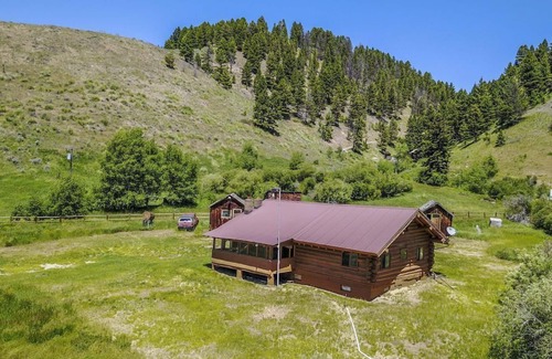Cameron Cabin | Montana Hideaway on the Madison River