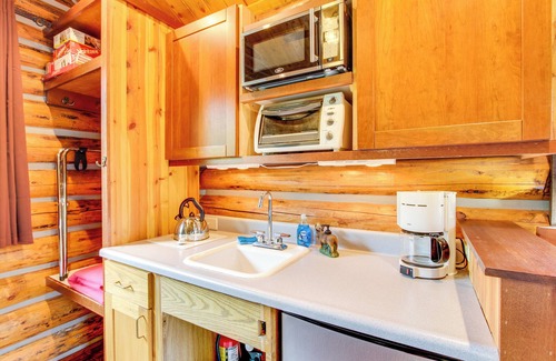 Silver Gate Apartment | Montana Mountain Getaway - 1 Mi to Yellowstone!