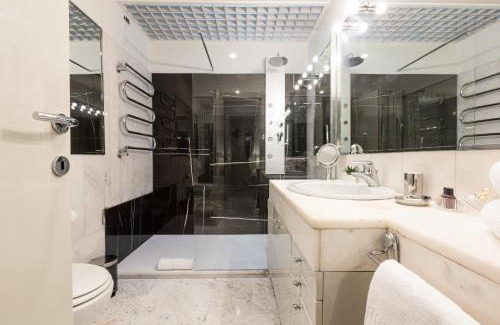 Borgonuovo Apartment | Monte Napoleone Split-level Terrace Apartment - Top Collection