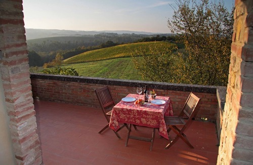 San Gimignano Apartment | MONTEGONFOLI 1 "THE ONE" Premium Apartment in San Gimignano with terrace & patio