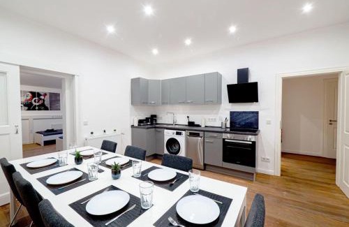Ahrensburg Apartment | Monteurwohnung-in-Villa-8-Betten-WLAN-TV-Einbaukueche-Ahrensburg-Zentrum-Naehe-Hamburg-OD06a
