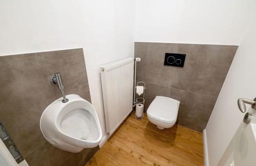 Ahrensburg Apartment | Monteurwohnung-in-Villa-8-Betten-WLAN-TV-Einbaukueche-Ahrensburg-Zentrum-Naehe-Hamburg-OD06a