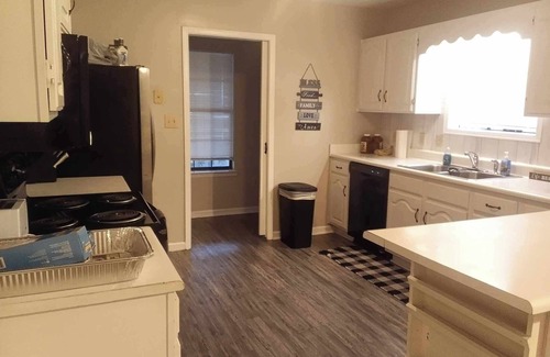 Gunter Afs House | Montgomery Hidden Haven W/Pool Wi-Fi Roku TVs Great Neighborhood