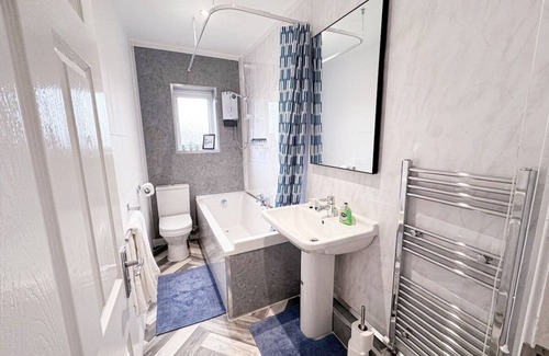 Wakefield House | Month stays |Contractors IFamily