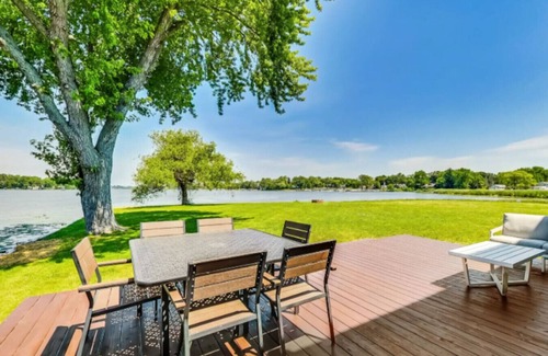 Ingleside House | Monthly and Seasonal Luxury Lakefront 5 bed 5.5 bath Estate with Private Beach