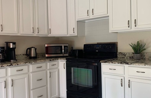 Westminster House | Monthly rent discountsᨒEntire homeᨒ5 BedroomsᨒKing BedsᨒNear DTᨒFireplace