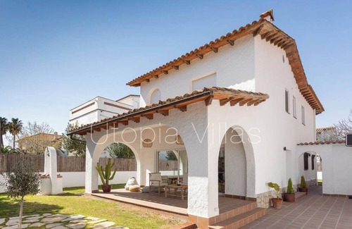 Passeig Maritim Villa | Monthly Rental in Sitges Walking Distance to the Beach