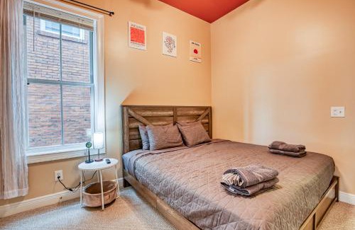Metropolitan Apartment | Monthly Stays! - Big Yard, BBQ - Near DT, Starland & River St - Parking