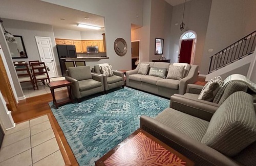 Snowden District House | MONTHLY STAYS-Brilliant 5 BR Home-Near Stateline, Essentials.