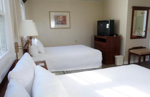 Great Barrington Hotel | Monument Mountain Motel