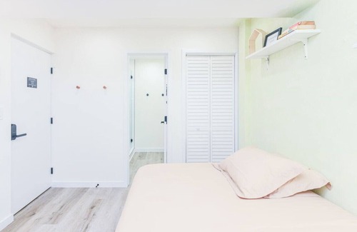 Huntington Beach Apartment | Moody D2 - Cozy Private Room