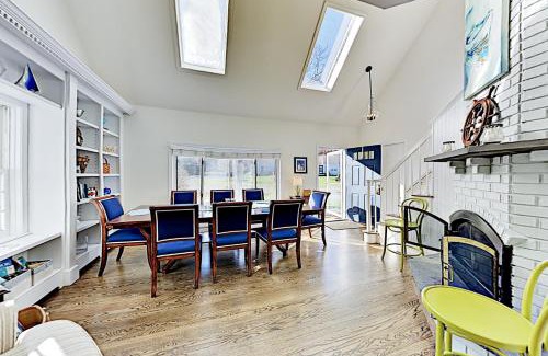 Sandwich House | Moon Compass Manor