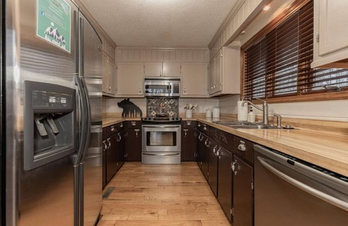 Deep Gap Cabin | Moondust Lodge - Sleeps 8 - Wrap Around Porch - C