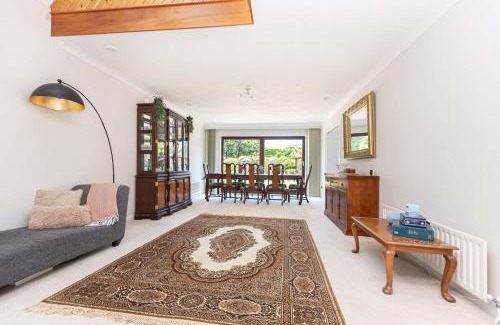 Christchurch House | Moongate