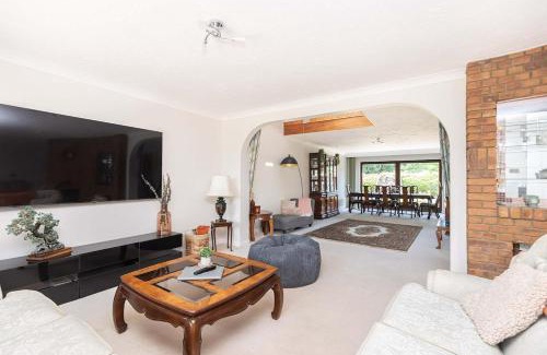 Christchurch House | Moongate