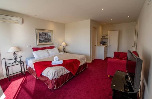 Newhaven House | Moonlight Bay and Gallery Ocean View King Suite #3