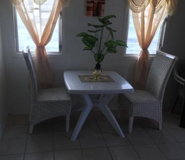 Island Harbour Apartment | Moonlight Cottage