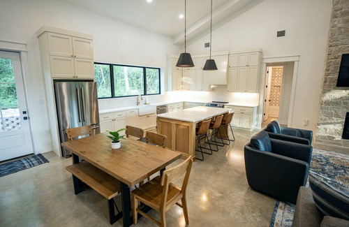 Hearne House | Moonlight Oaks Retreat features privacy, and abundant space for r&r