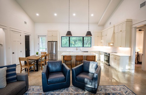 Hearne House | Moonlight Oaks Retreat features privacy, and abundant space for r&r