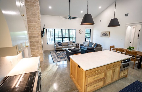 Hearne House | Moonlight Oaks Retreat features privacy, and abundant space for r&r