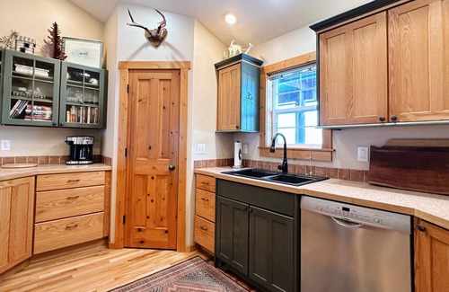 McCall Cabin | Moonridge Lodge – The Ultimate Work and Play Retreat
