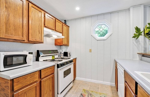 Long Beach Apartment | MOONSHINE CREEK on the Davis Canal with DOCK - Sleeps 4 - CLEAN - King Bed
