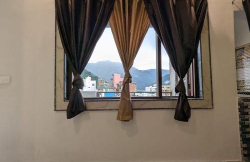 Tapovan Hotel | MOONSHIVA STAY and CAFE