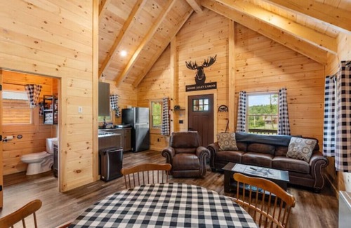 Pittsburg Cabin | Moose Alley Cabin On The Rocks
