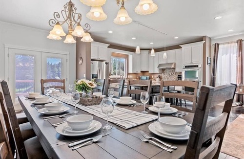 Huffman - O' Malley House | Moose Meadow (5-Bedroom Home) by RedAwning