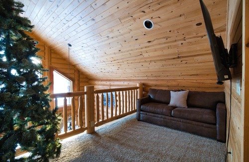 Island Park Cabin | Moose Tracks Cabin at Ponds Lodge Cabin 33