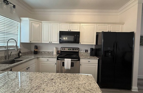 Starkville House | More Cowbell-Minutes to MSU, 4 BR/4.5 BA Newly Renovated, King Bed, Pet Friendly
