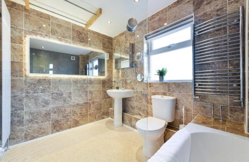 Clifton House | Morgan House- 4 Bed House, Near Nottingham Trent Uni