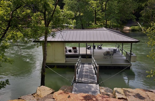 Heber Springs Cabin | Morgan's at the Little Red - Single King Cabin 6