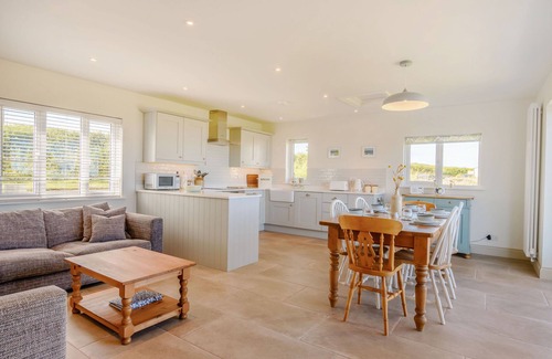 Newport Cottage | MORLAN COTTAGE, family friendly in Newport, Pembrokeshire