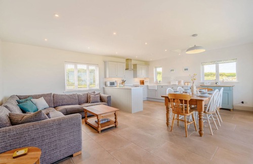 Newport Cottage | MORLAN COTTAGE, family friendly in Newport, Pembrokeshire