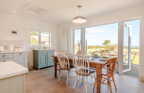 Newport Cottage | MORLAN COTTAGE, family friendly in Newport, Pembrokeshire