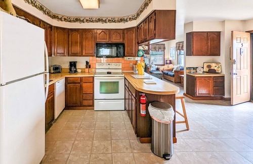 Chincoteague House | Morning Memories - Pet friendly; Shared pool & dock!