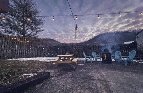Stanton House | Morning View Ranch- Red River Gorge- Indoor Pool open March-Nov. Pet friendly.