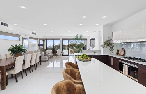 Mornington House | Mornington Beachfront Bliss - Pool, Spa & Rooftop Sunsets