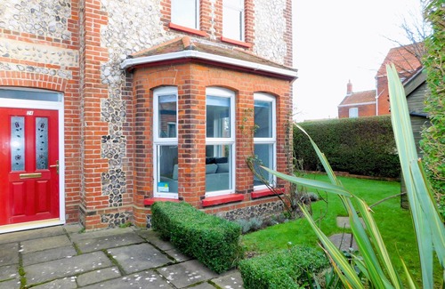 Sheringham Cottage | Morris House - a house that sleeps 11 guests in 6 bedrooms