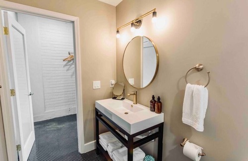 Tyler Park Hotel | Mossrose Suite 203 at The Bellwether Hotel