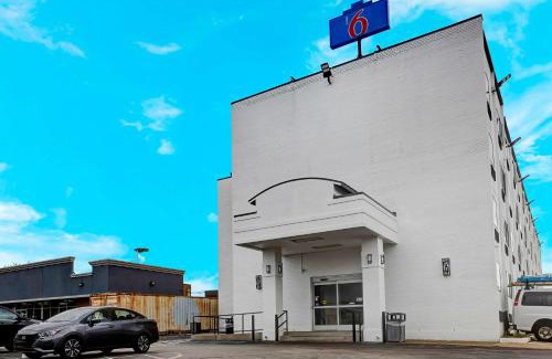 Central Arlington Hotel | Motel 6 Arlington TX Entertainment District