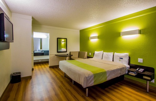 St. Johns Hotel | Motel 6 Austin, TX - Midtown