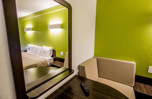 St. Johns Hotel | Motel 6 Austin, TX - Midtown