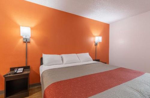 Bryan Hotel | Motel 6-Bryan, TX - University Area