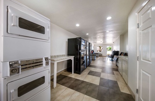 Farmers Branch Hotel | Motel 6 Dallas, TX - Farmers Branch