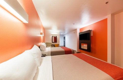 Fossil Creek Hotel | Motel 6 Fort Worth, TX - North - Saginaw
