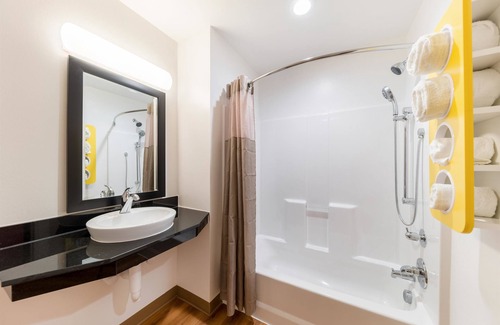 Fossil Creek Hotel | Motel 6 Fort Worth, TX - North - Saginaw